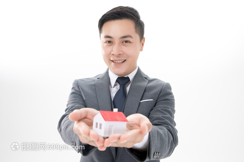 房屋交易背后的隐形桥梁 中介服务的价值与选择